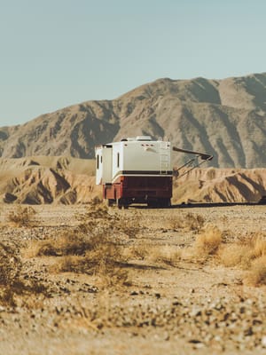 motor-coach-rv-california-desert-boondocking-dry-